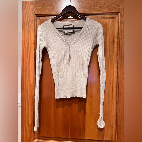 Abercrombie sweater with beading. - Picture 2 of 4